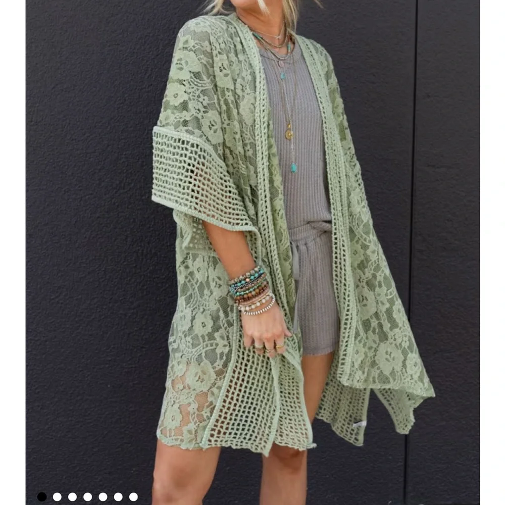 BREEZY FLORAL LACE KIMONO - Picture 2 of 12